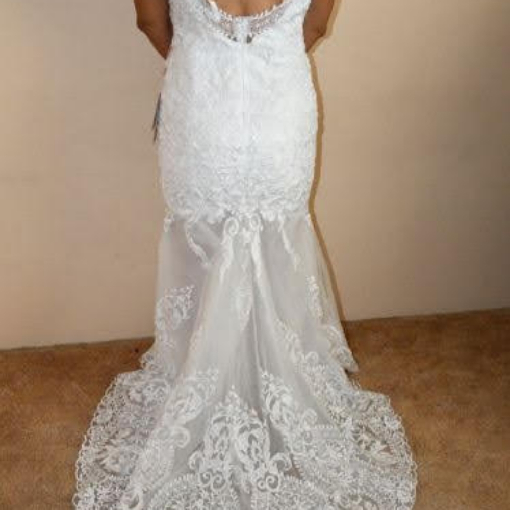 White lace wedding dress - Picture 8 of 10